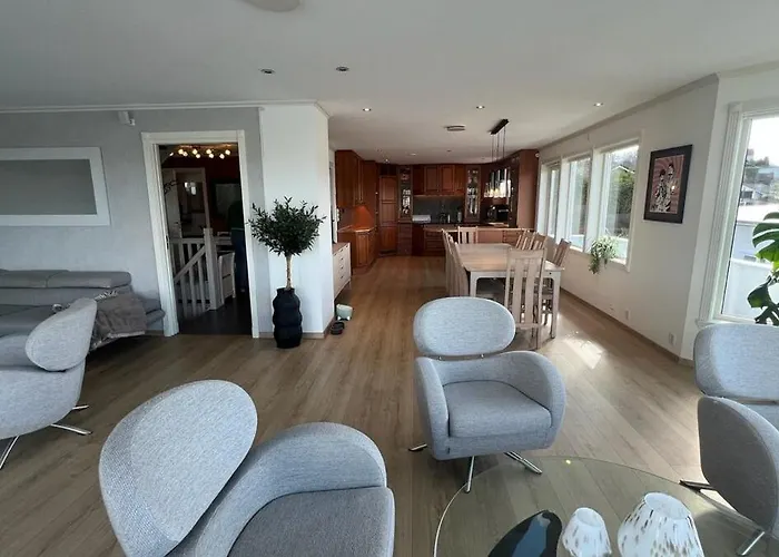 Villa With Heated Pool And Magnificent View Bergen