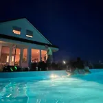Вилла With Heated Pool And Magnificent View *