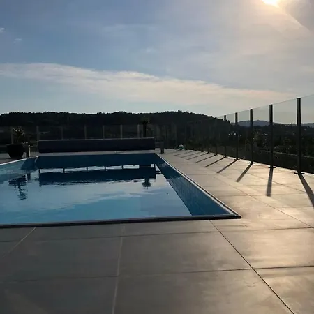 Villaer With Heated Pool And Magnificent View