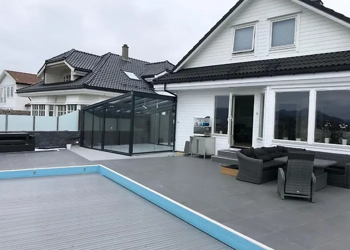 Villa With Heated Pool And Magnificent View