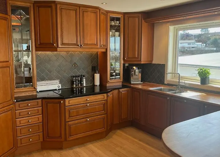 Вилла With Heated Pool And Magnificent View Берген