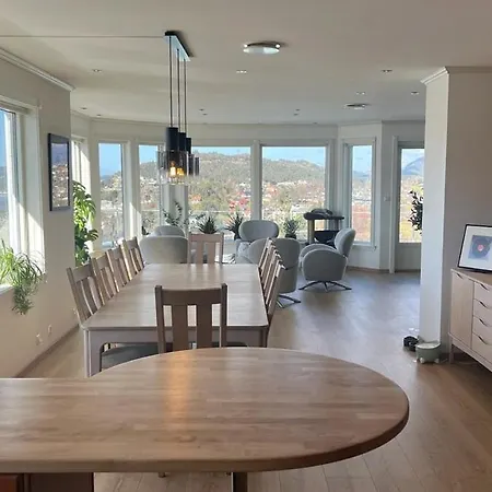 With Heated Pool And Magnificent View ברגן