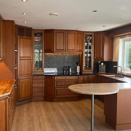 With Heated Pool And Magnificent View ברגן